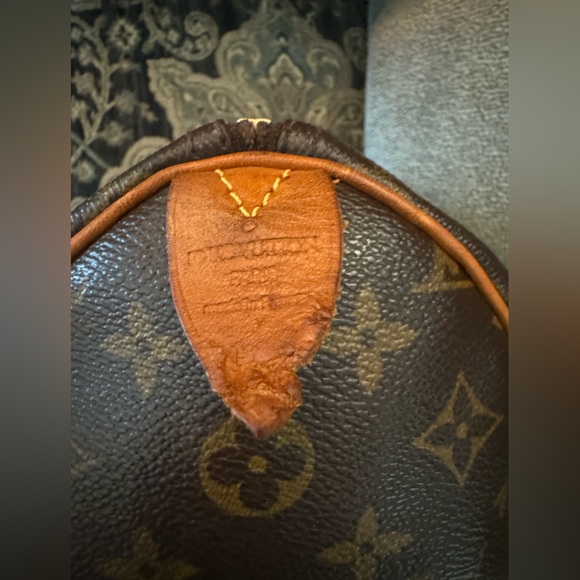 Authentic Louis Vuitton Monogram Speedy 35 - Picture 8 of 13